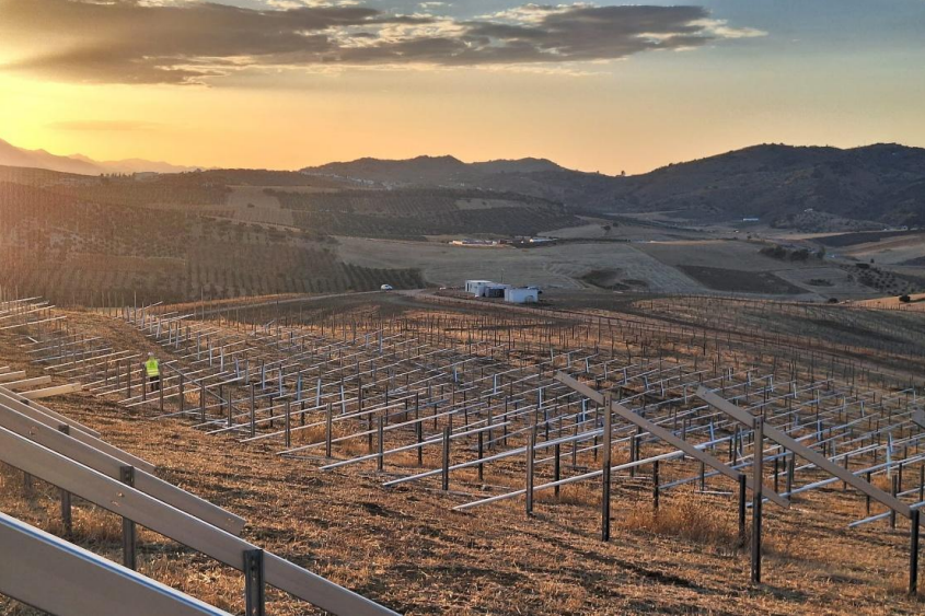 Estructura hincada para planta solar fotovoltaica de 15,5 MWp en Antequera, Málaga