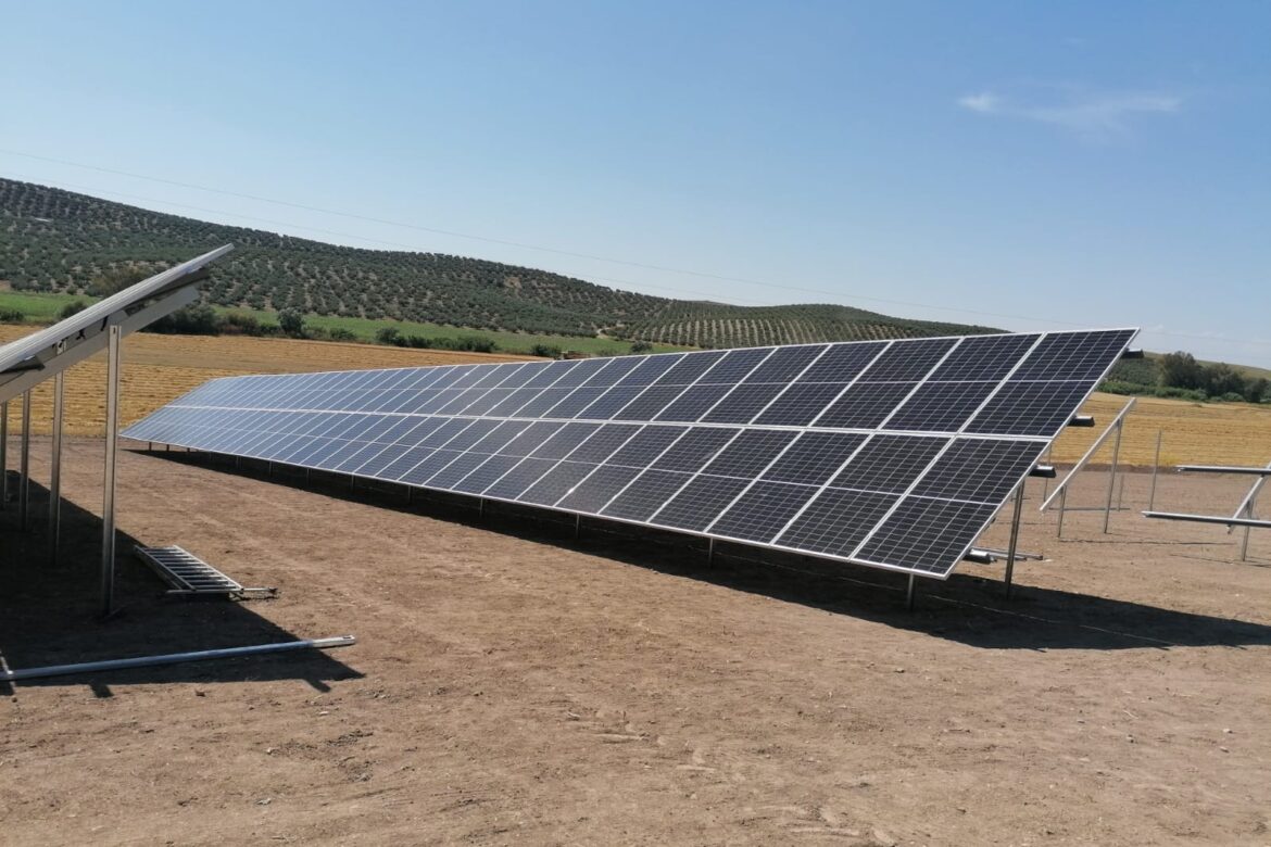 montaje instalación fotovoltaica hincada sunsupport en finca duernas