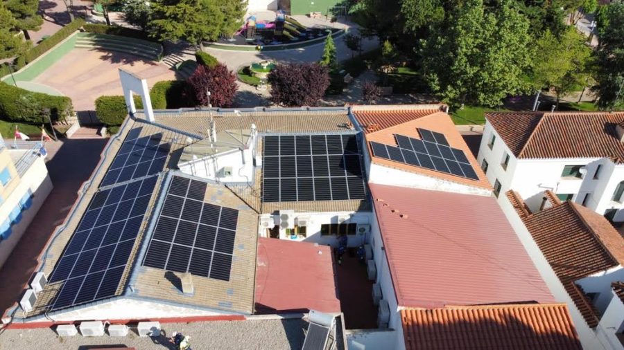 Installation achevée avec la structure coplanaire Alcazar pour Ayto-de-Higueruela